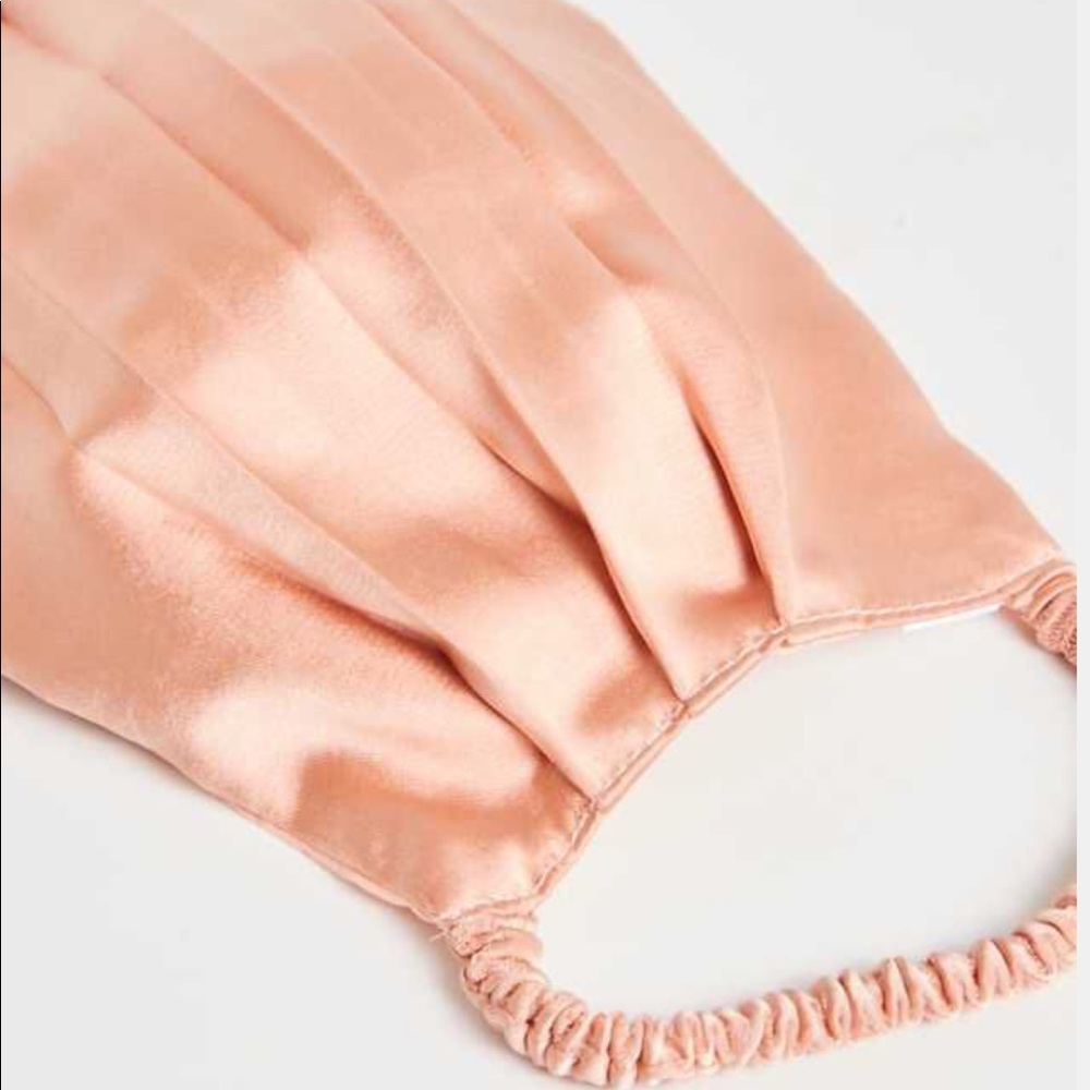 LAST 1 HP🎉Blush-Peach Face Mask - Picture 2 of 7